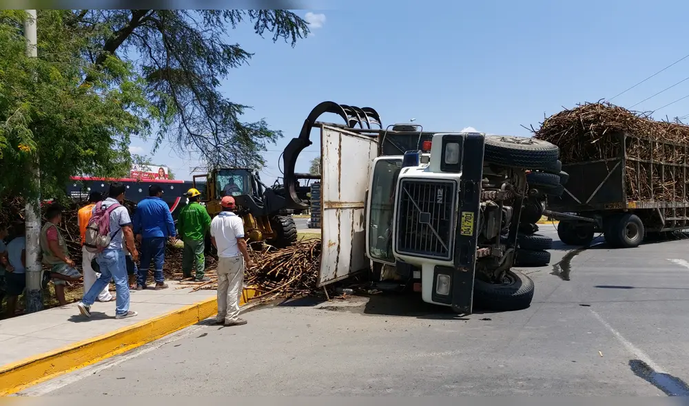 Personal de la empresa Caña Brava llegó al lugar para ayudar tras la emergencia. Personal de la empresa Caña Brava llegó al lugar para ayudar tras la emergencia.