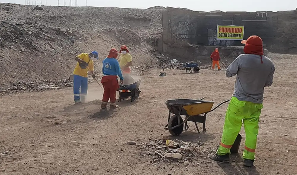 Huaca también se había convertido en estacionamiento y espacio para el comercio ambulatorio. Foto: Ministerio de Cultura