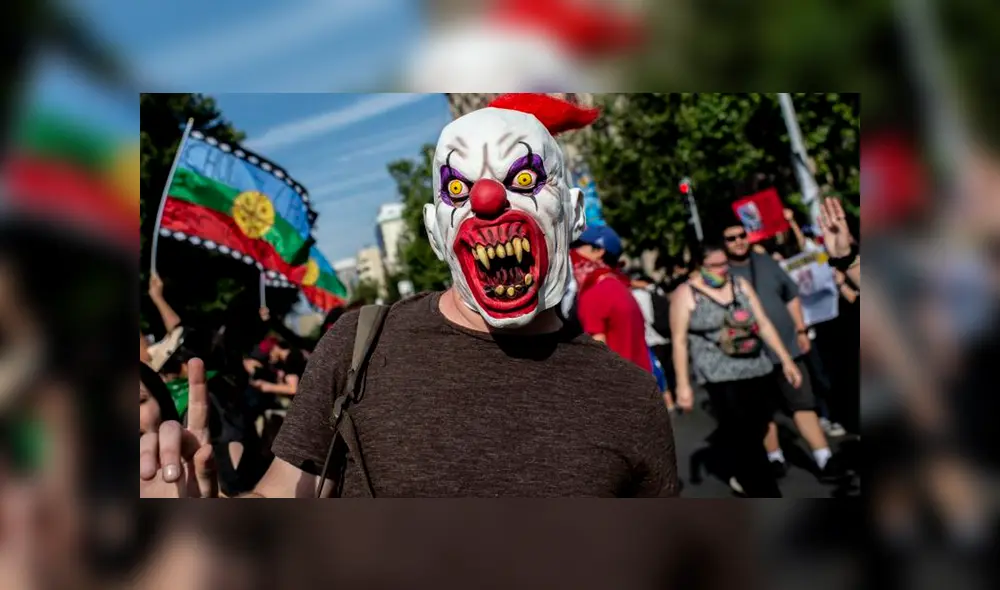 Los chilenos salieron a protestar de una forma peculiar por Halloween. Los chilenos salieron a protestar de una forma peculiar por Halloween.