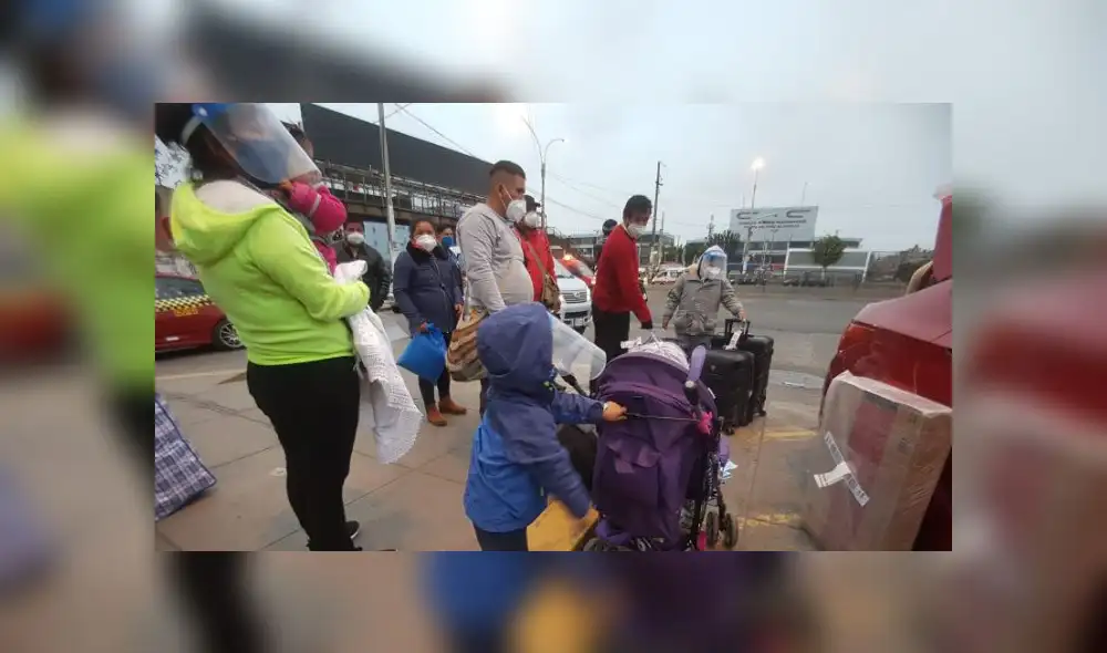 Usuarios contaron cómo fue viajar este 28 de julio con los nuevos protocolos. (Foto: Grace Mora / URPI - GLR) Usuarios contaron cómo fue viajar este 28 de julio con los nuevos protocolos. (Foto: Grace Mora / URPI - GLR)