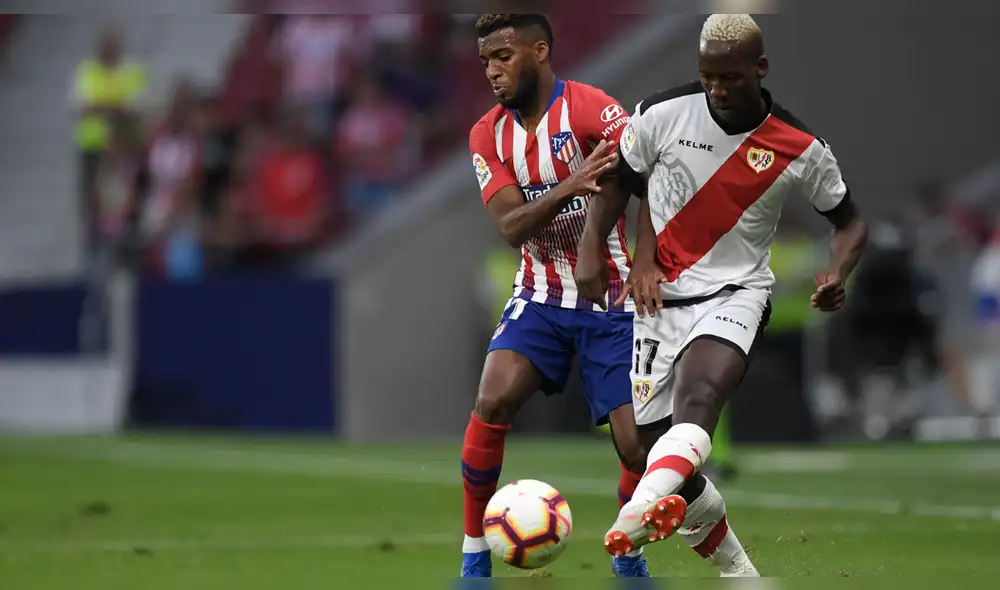 Luis Advíncula busca salir del Rayo Vallecano.