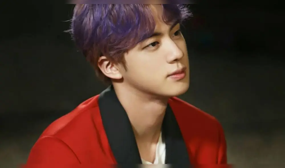 Desliza para ver más fotos de Jin de BTS.