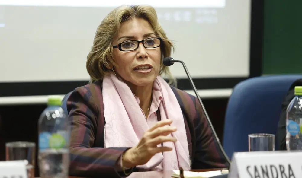 La fiscal Sandra Castro formalizó la investigación preparatoria contra Luna Gálvez. Foto: La República La fiscal Sandra Castro formalizó la investigación preparatoria contra Luna Gálvez. Foto: La República