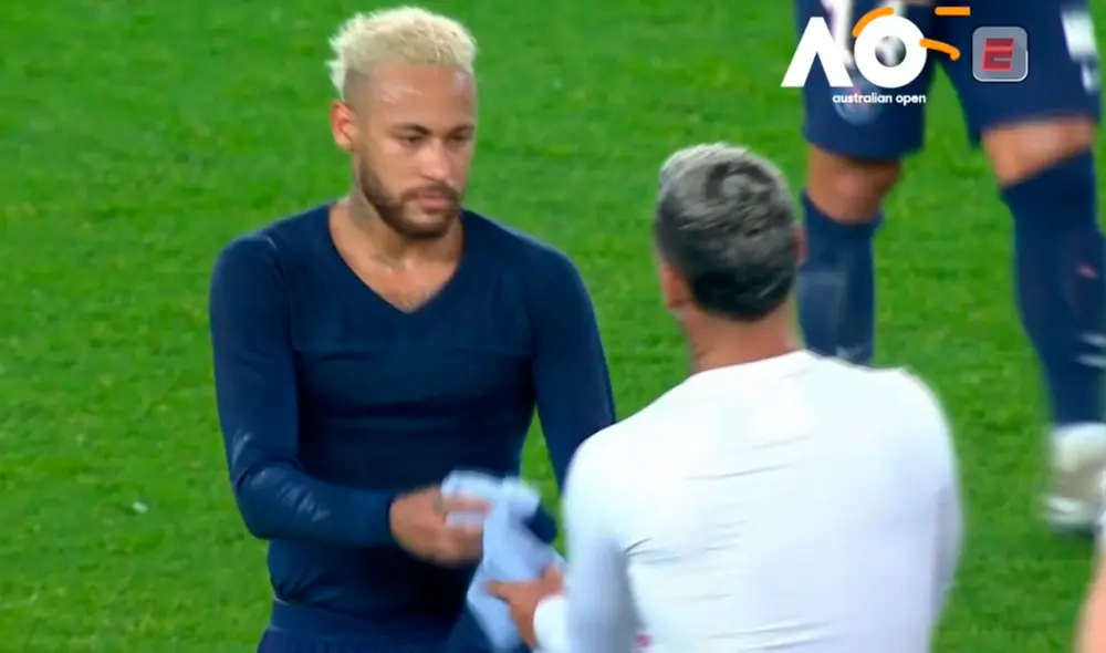 Neymar cambió camiseta con Miguel Trauco en el final del partido entre el PSG y Saint-Étienne. | Foto: ESPN