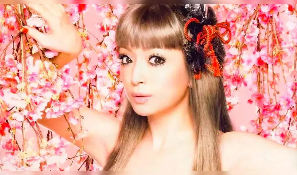 Ayumi Hamasaki anunció la noticia en su sitio del club de fans, Team Ayu.