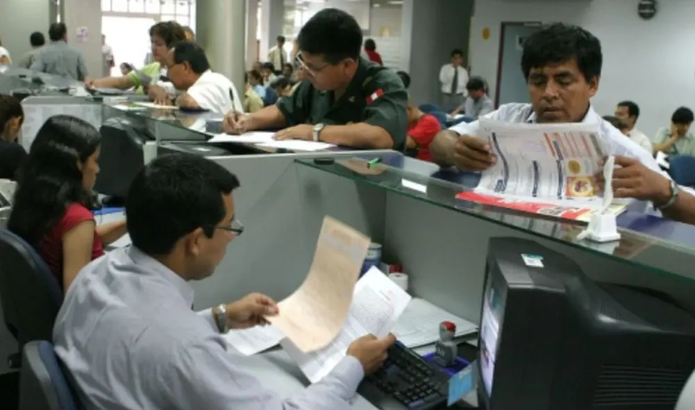 Se estima que 800.000 empleados del sector público se beneficiarían con el bono para afrontar la crisis. Foto: Andina Se estima que 800.000 empleados del sector público se beneficiarían con el bono para afrontar la crisis. Foto: Andina