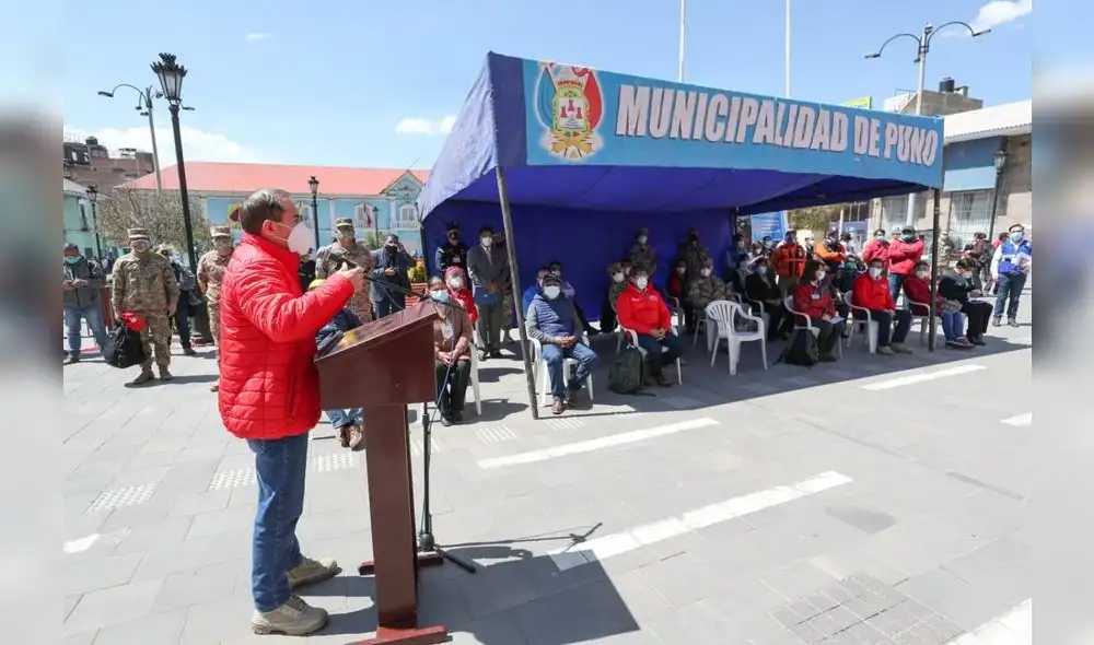 "Estamos trabajando con todos los niveles de gobierno para llevar el tratamiento temprano a la población", indicó Martos en Puno. Foto: PCM. "Estamos trabajando con todos los niveles de gobierno para llevar el tratamiento temprano a la población", indicó Martos en Puno. Foto: PCM.