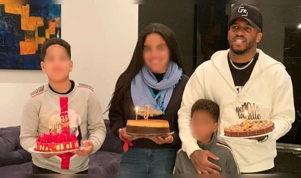 Jefferson Farfán se luce al lado de sus hijos en España Jefferson Farfán se luce al lado de sus hijos en España