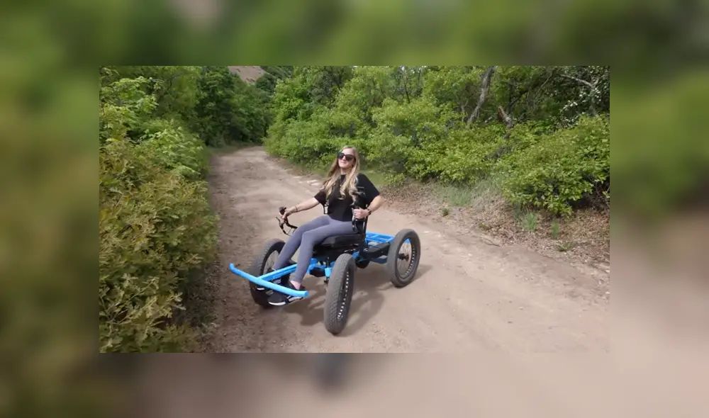 El hombre construyó el vehículo para que su esposa pueda volver a pasear por sí misma por donde quisiera. Foto: YouTube