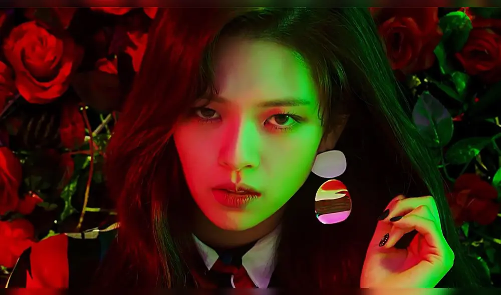 Desliza para ver más fotos de Jeongyeon de TWICE.