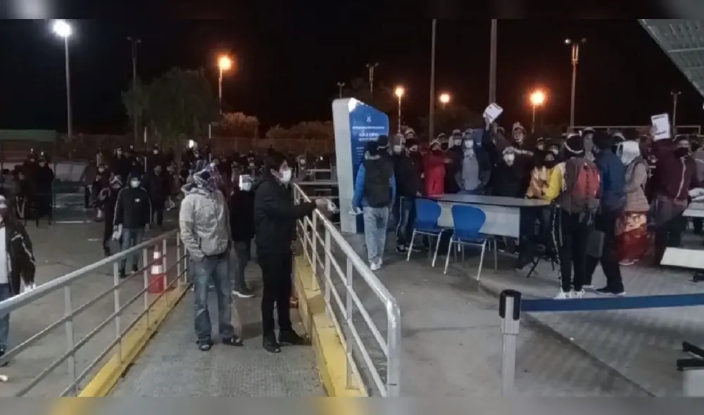 Compatriotas se habían quedado varados en la frontera por falta de pruebas. Compatriotas se habían quedado varados en la frontera por falta de pruebas.