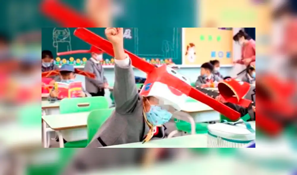 Los sombreros están inspirados en aquellos que llevaban los funcionarios de la dinastía Ming. Los sombreros están inspirados en aquellos que llevaban los funcionarios de la dinastía Ming.