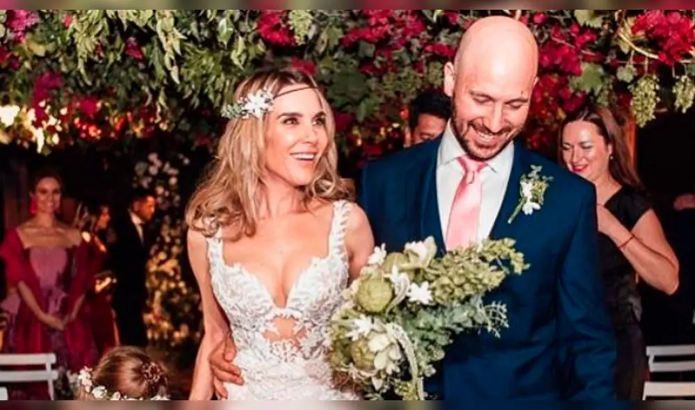 Juliana Oxenford y su esposo en su matrimonio