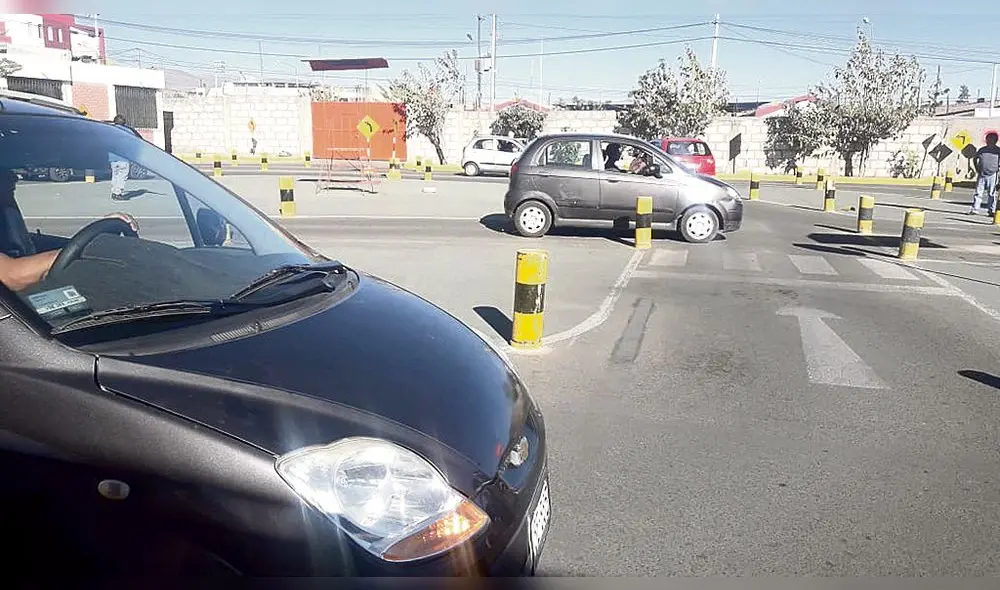 Evidencia. Con pintura negra borraron línea de circuito. Evidencia. Con pintura negra borraron línea de circuito.