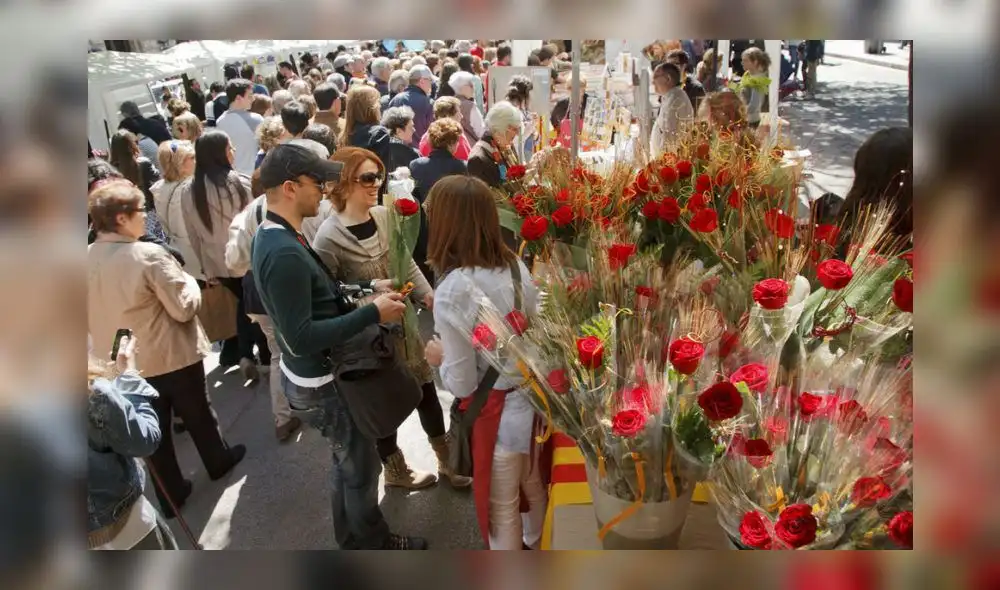 La celebración de Sant Jordi en las ciudades de Cataluña llenaban las calles de libros y rosas rojas. (Foto: Internet)