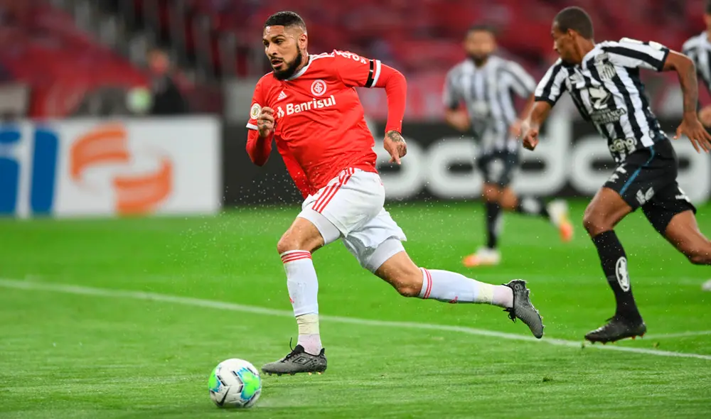 Paolo Guerrero suma cinco goles desde el regreso del fútbol brasileño tras la suspensión por la COVID-19. Foto: Internacional
