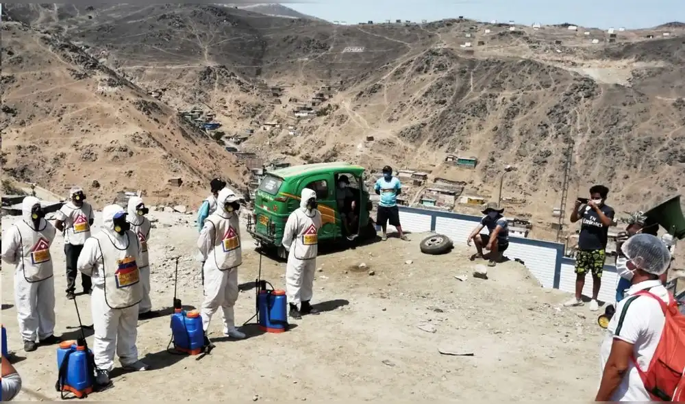 Comando COVID-19 es un grupo de extranjeros solidarios que trabajan en plena pandemia. Foto: Luis Paucar. Comando COVID-19 es un grupo de extranjeros solidarios que trabajan en plena pandemia. Foto: Luis Paucar.