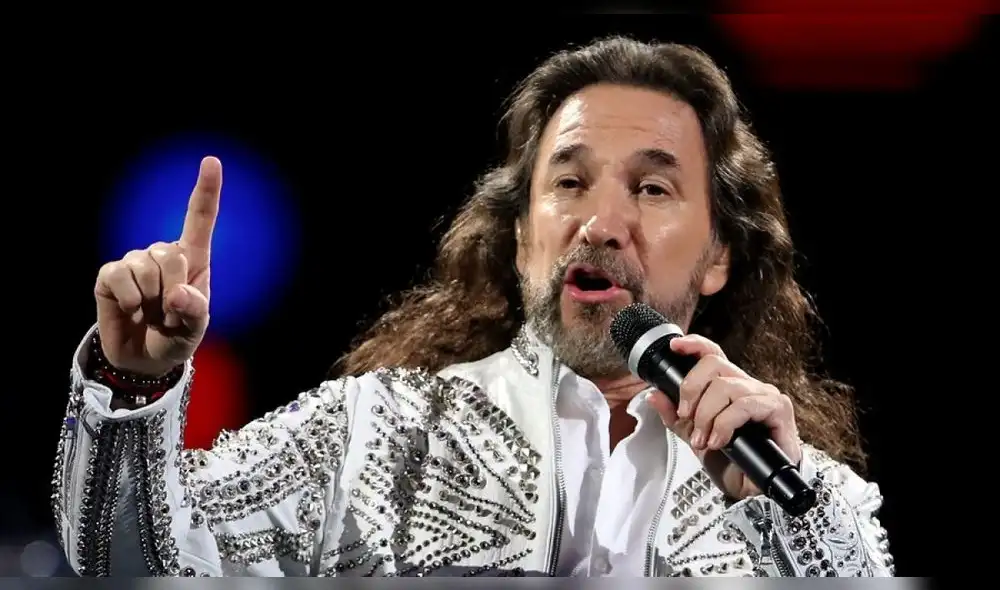 Marco Antonio Solís se vuelve objeto de deseo tras publicar foto en gimnasio [FOTOS]