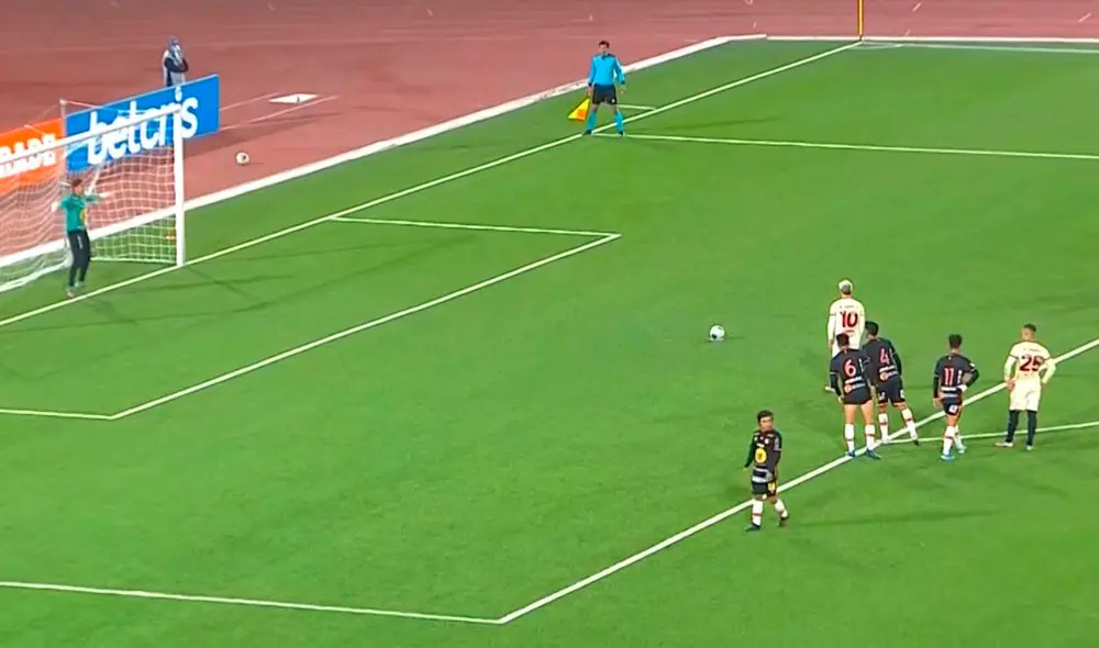 Alejandro Hohberg marcó el primero para la 'U' desde los 12 pasos. Foto: Captura/GolPerú