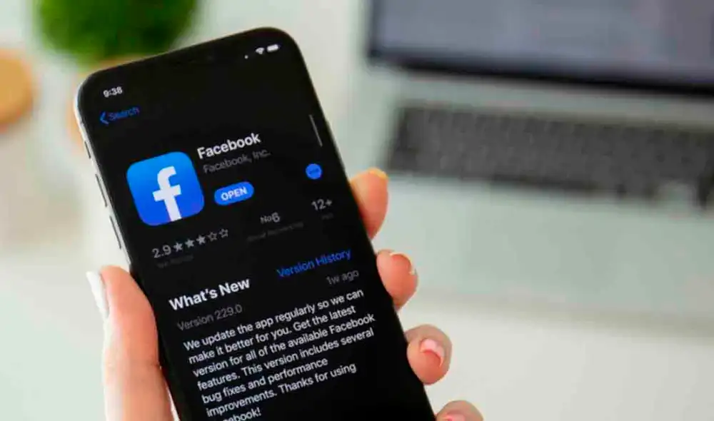 El 'modo oscuro' se puede activar de forma manual en Facebook. Foto: AndroidAyuda