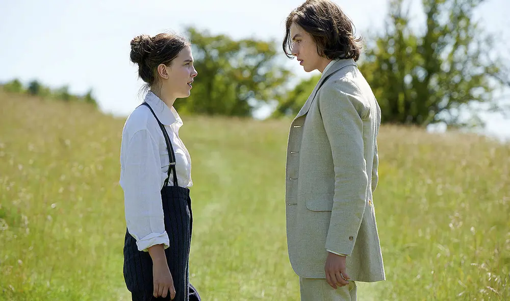 Escena. Junto a Enola (Millie Bobby Brown).