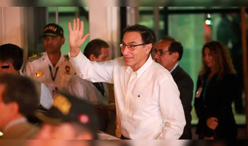 Martín Vizcarra llegó al país para asumir la presidencia [FOTOS]