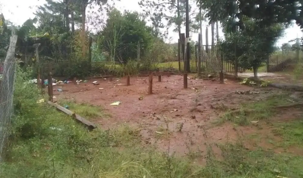 Un hombre denunció el robo de su vivienda entera. Foto: Los fleteros devolvieron la casa. Foto: Clarín y Misiones Online Un hombre denunció el robo de su vivienda entera. Foto: Los fleteros devolvieron la casa. Foto: Clarín y Misiones Online