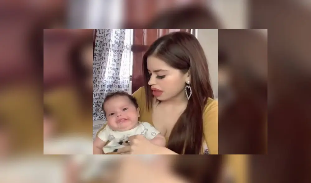 Bebé escucha a su madre cantar y no puede evitar vomitar [VIDEO]