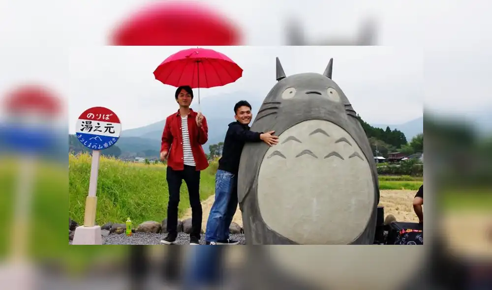 Vía Facebook. Una pareja de abuelos construyeron la escultura de esta mítica criatura de la famosa película animada 'Mi vecino Totoro'. Vía Facebook. Una pareja de abuelos construyeron la escultura de esta mítica criatura de la famosa película animada 'Mi vecino Totoro'.