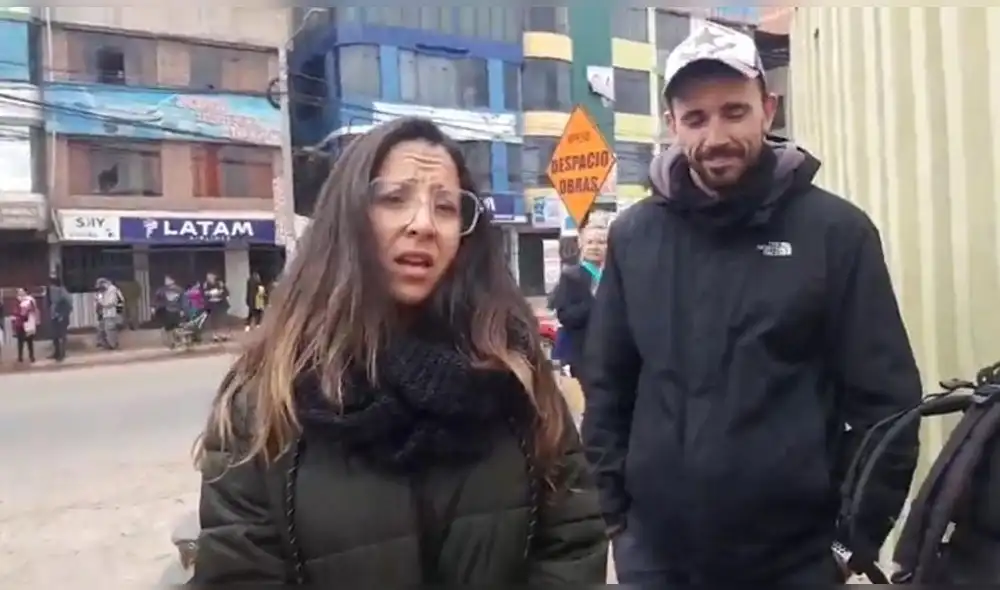 Cusco. Sabrina y José María en las afueras del aeropuerto Alejandro Velasco Astete. Foto: Luis Alvarez/URPI