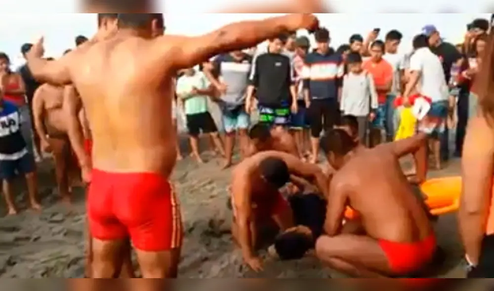 Salvavidas rescatan a bañista de morir ahogado en playa de La Punta. (Foto: Video Marco Antonio Turpo)