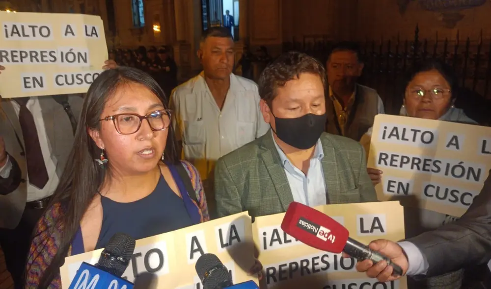 Primer ministro Alberto Otárola no se encontraba en su oficina por lo que no pudo atenderlos. Foto: Grace Mora / URPI - LR