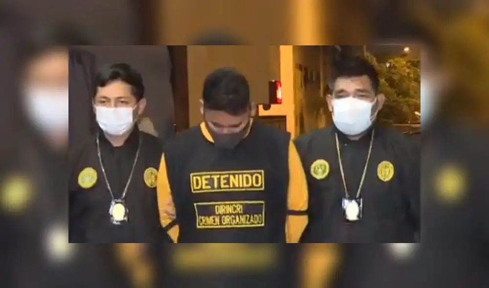 Malhechores fueron detenidos el 25 de julio por asaltar a una mujer bajo la modalidad del taxi colectivo. (Foto: Captura de video / América Noticias) Malhechores fueron detenidos el 25 de julio por asaltar a una mujer bajo la modalidad del taxi colectivo. (Foto: Captura de video / América Noticias)