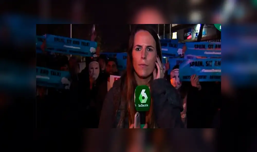 Manifestantes rodean a reportera con excremento de burro durante transmisión en vivo [VIDEO]