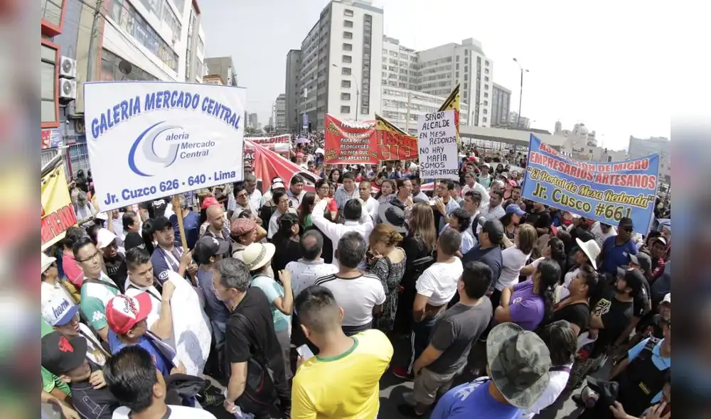 Mesa Redonda : nuevamente los comerciantes toman las calles de Lima. [FOTOS]