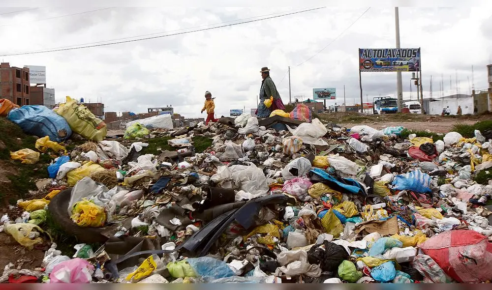 2. Calles de Juliaca están plagadas de cúmulos de basura. 2. Calles de Juliaca están plagadas de cúmulos de basura.