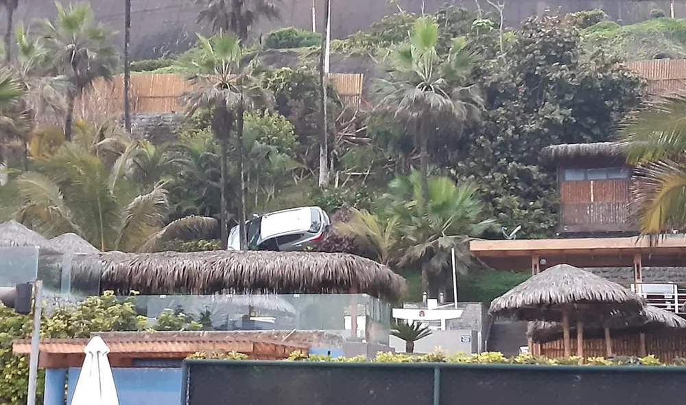 El vehículo permanece aún en el club.