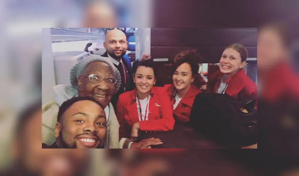 Joven le cede su asiento de primera clase a anciana de 88 años y le cumple su sueño [FOTOS]