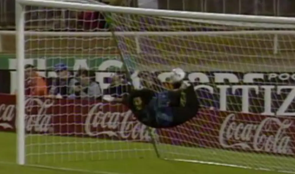 Higuita se hizo mundialmente conocido por esta jugada, bautizada como "El Escorpión". Foto: TheFA.com Higuita se hizo mundialmente conocido por esta jugada, bautizada como "El Escorpión". Foto: TheFA.com