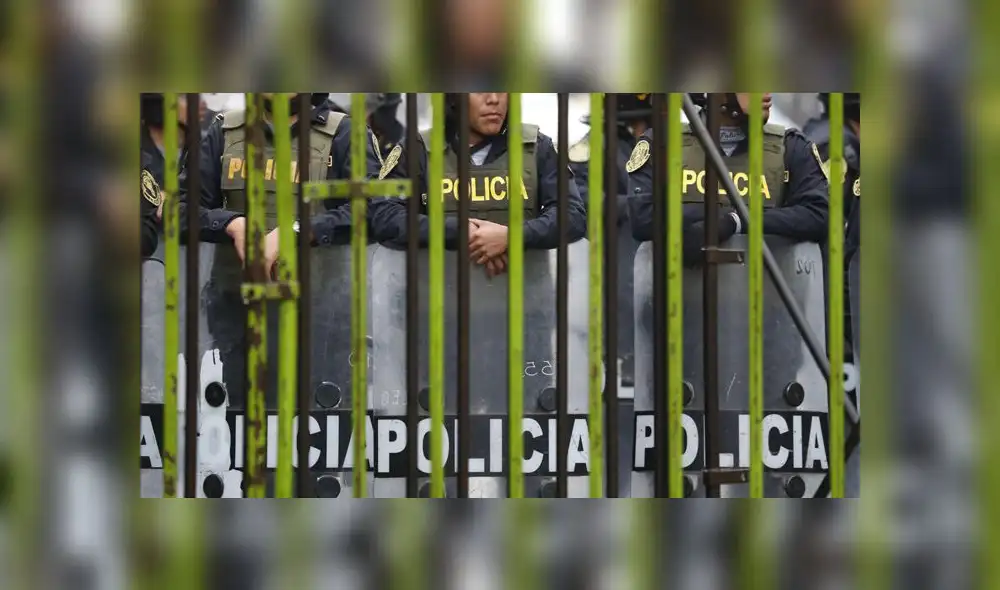 Oficina de Disciplina de la Inspectoría General de la PNP acudió a la comisaría para continuar con las investigaciones para efectivos implicados. (Foto referencial / Crédito: EFE) Oficina de Disciplina de la Inspectoría General de la PNP acudió a la comisaría para continuar con las investigaciones para efectivos implicados. (Foto referencial / Crédito: EFE)