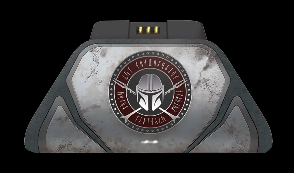 Estación de carga con diseños de Star Wars The Mandalorian. Foto: Microsoft