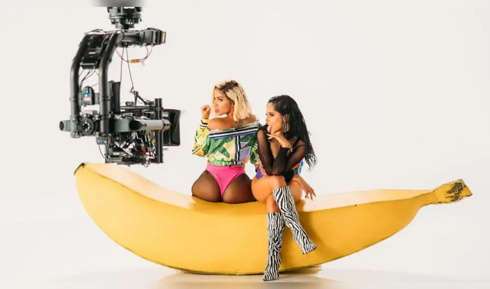 Becky G y Anitta se unieron para lanzar 'Banana', su video más sensual