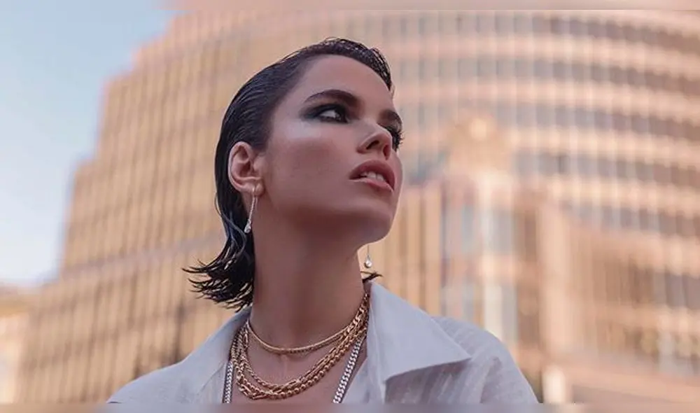 Alessandra Denegri se desnuda