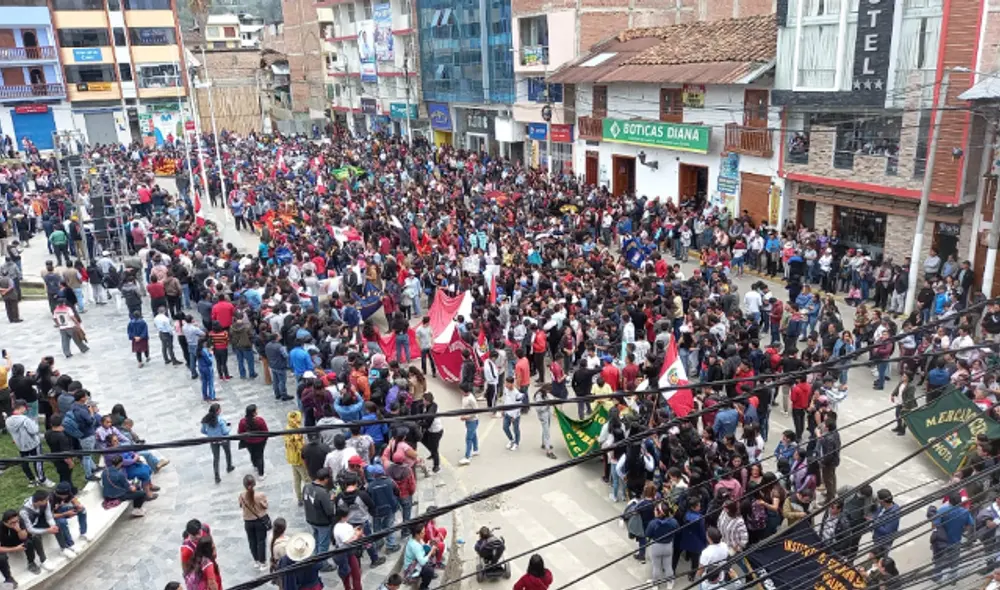 La Policía recomendó a los ronderos a tener cuidado para evitar que personas violentistas afecten la paz de Cajamarca. Foto: Chotainfo La Policía recomendó a los ronderos a tener cuidado para evitar que personas violentistas afecten la paz de Cajamarca. Foto: Chotainfo