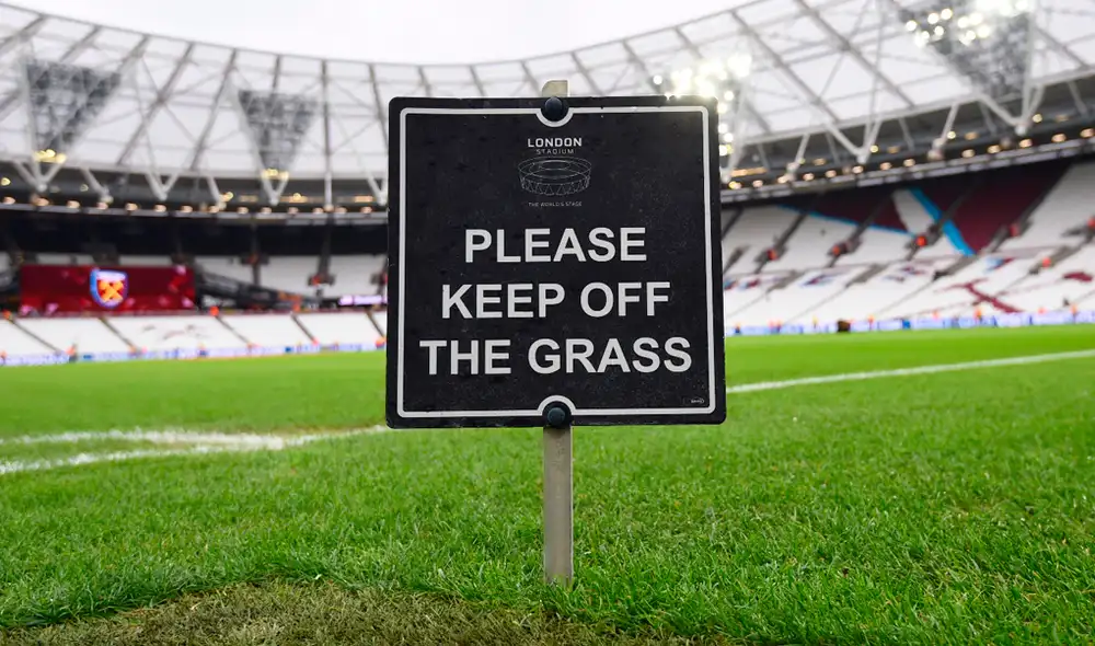 Especialistas de la salud mostraron su preocupación por un posible regreso de la Premier League. Foto: EFE