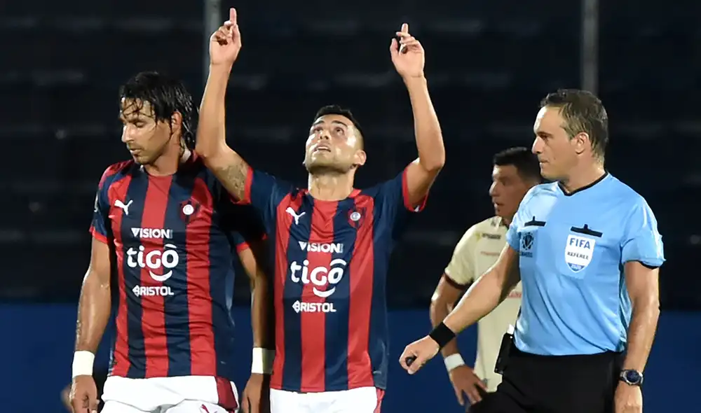 Universitario cayó en Asunción frente a Cerro Porteño y quedó eliminado de la Copa Libertadores 2020. Foto: EFE