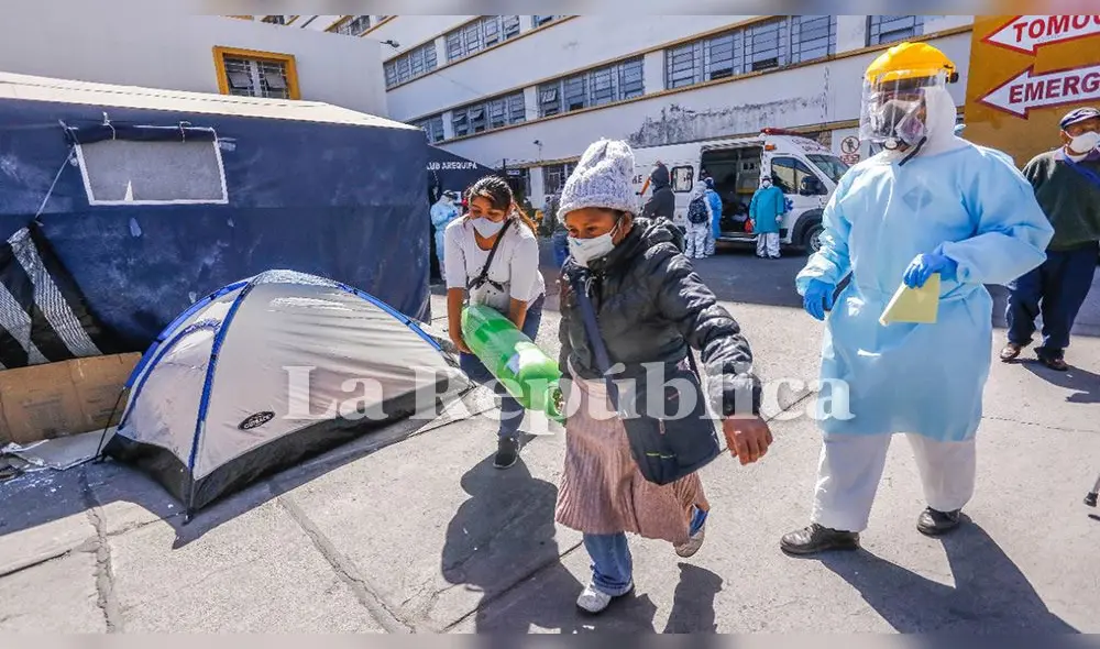 Hospital COVID-19 Arequipa. Los pacientes deben llegar con sus balones de oxígeno, esa pueda ser la diferencia entre la vida y la muerte. Foto: Oswald Charca - La República Hospital COVID-19 Arequipa. Los pacientes deben llegar con sus balones de oxígeno, esa pueda ser la diferencia entre la vida y la muerte. Foto: Oswald Charca - La República