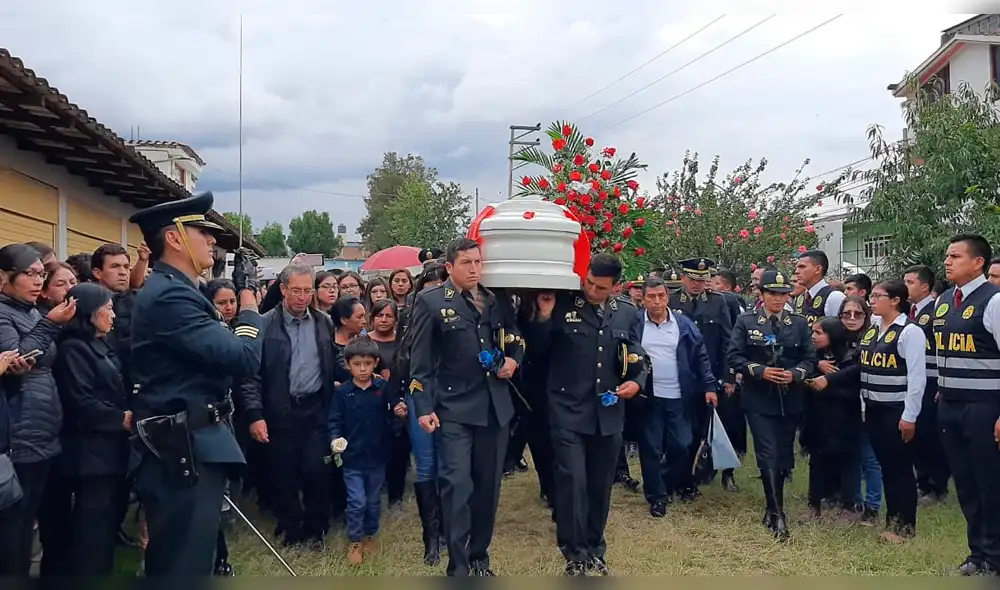 Homenaje póstumo fue ofrecido por institución. Homenaje póstumo fue ofrecido por institución.