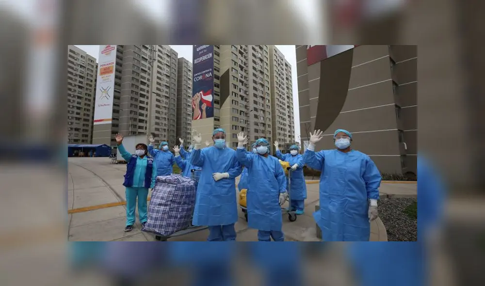 Pacientes recuperados retornan a sus hogares agradecidos con el personal que los atendió. (Foto: EsSalud)