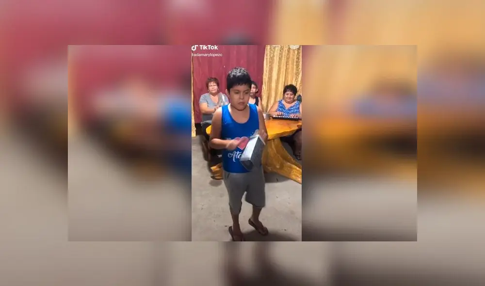 Desliza las imágenes para ver parte de la divertida escena que protagonizó esta familia al ritmo de una pegajosa cumbia. Foto: @adamarylopezc Desliza las imágenes para ver parte de la divertida escena que protagonizó esta familia al ritmo de una pegajosa cumbia. Foto: @adamarylopezc